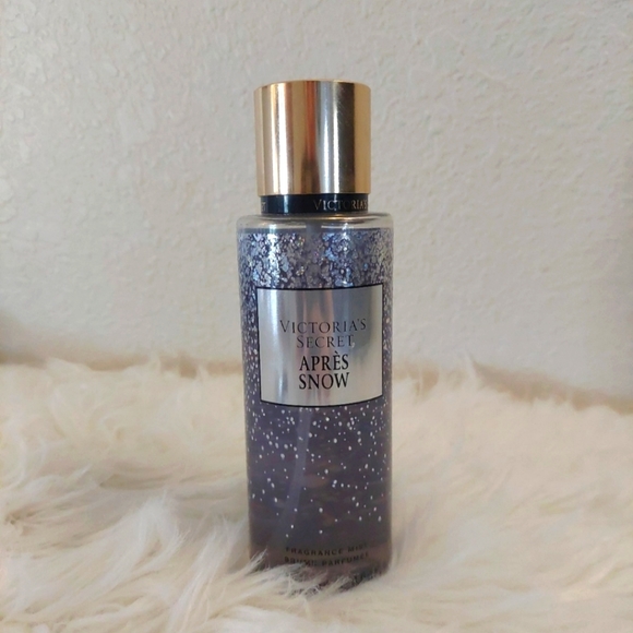 Victoria's Secret Apres Snow - Picture 1 of 2